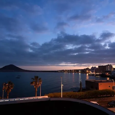 Romantic Oceanview Villa Retreat In Sunny Tenerife Appartement *